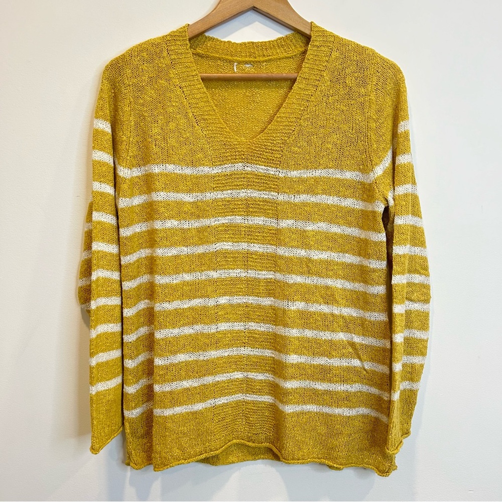 ☀️ 3/$15 Fashion Ave Loose Knit V-Neck Striped Sweater Mustard Yellow White